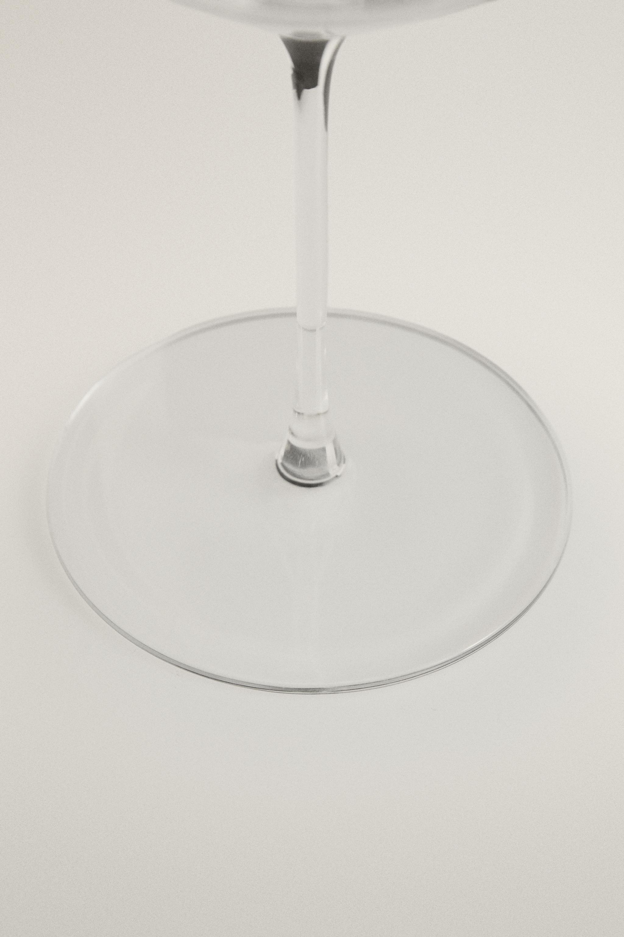 ULTRALIGHT CRYSTALLINE GLASS